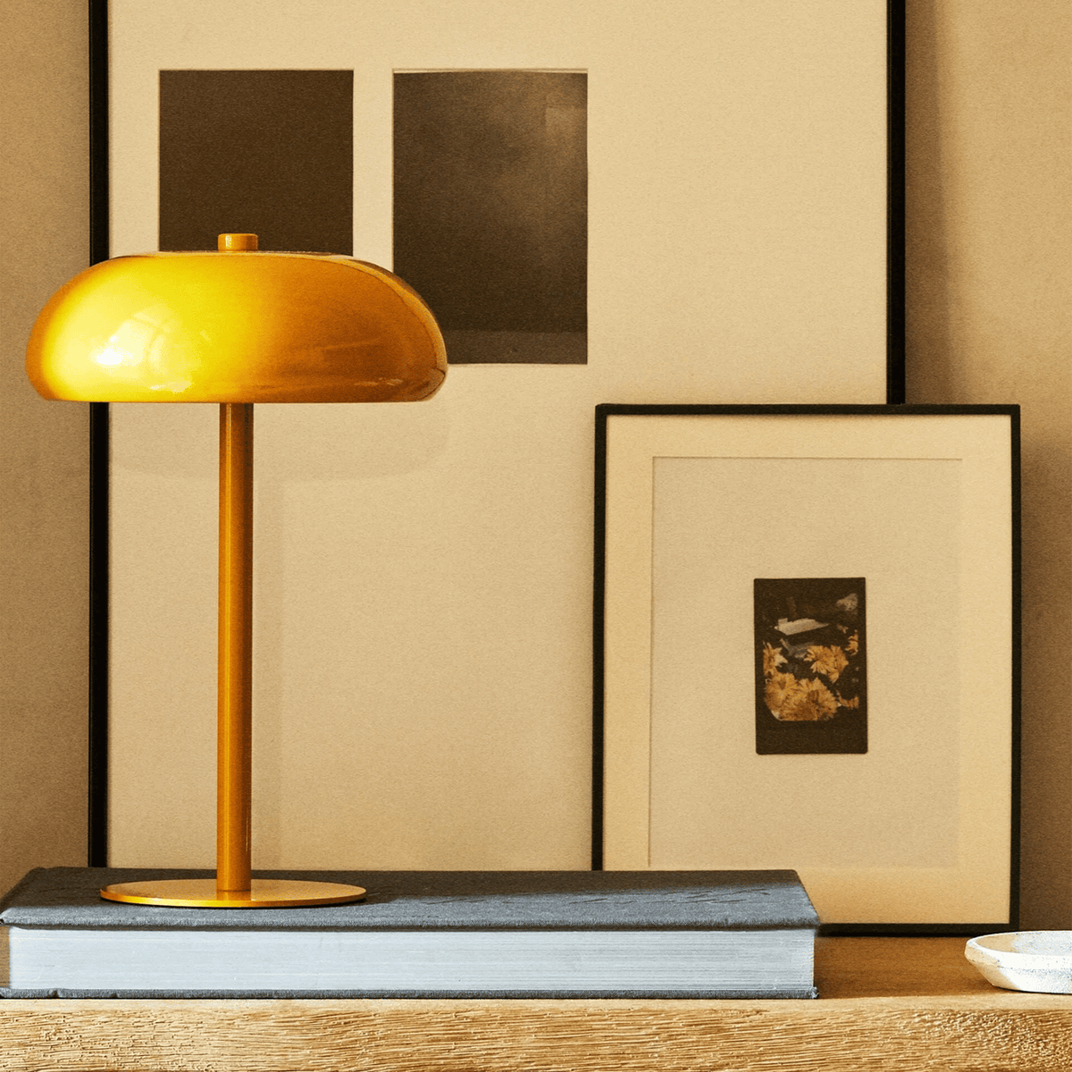 Table Light with Dome Shade and Round Base – product view