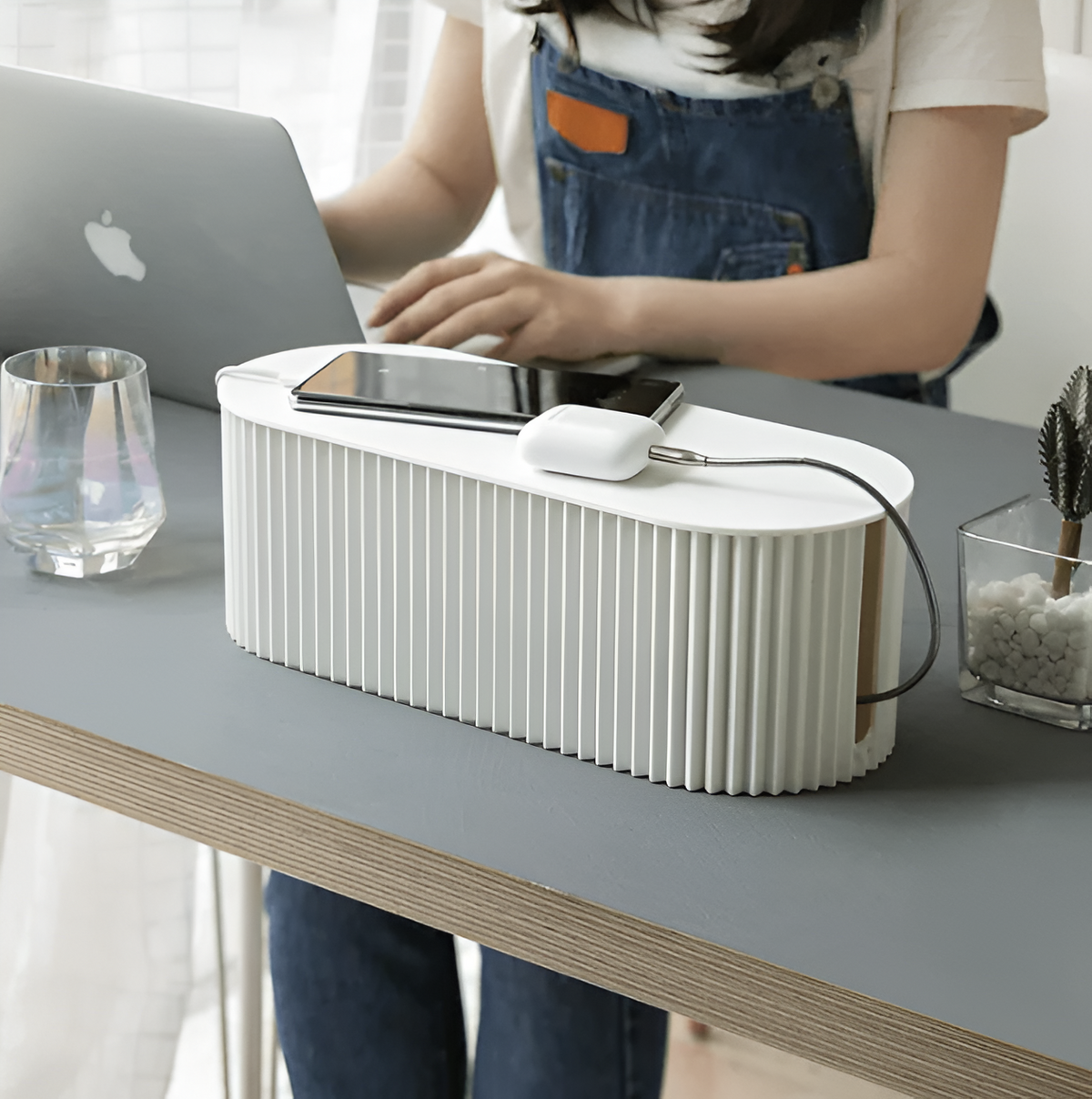 Minimalist Cable Management Box – Product view 2