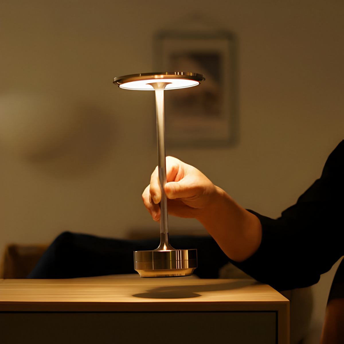 Wireless LED Table Lamp – Gold