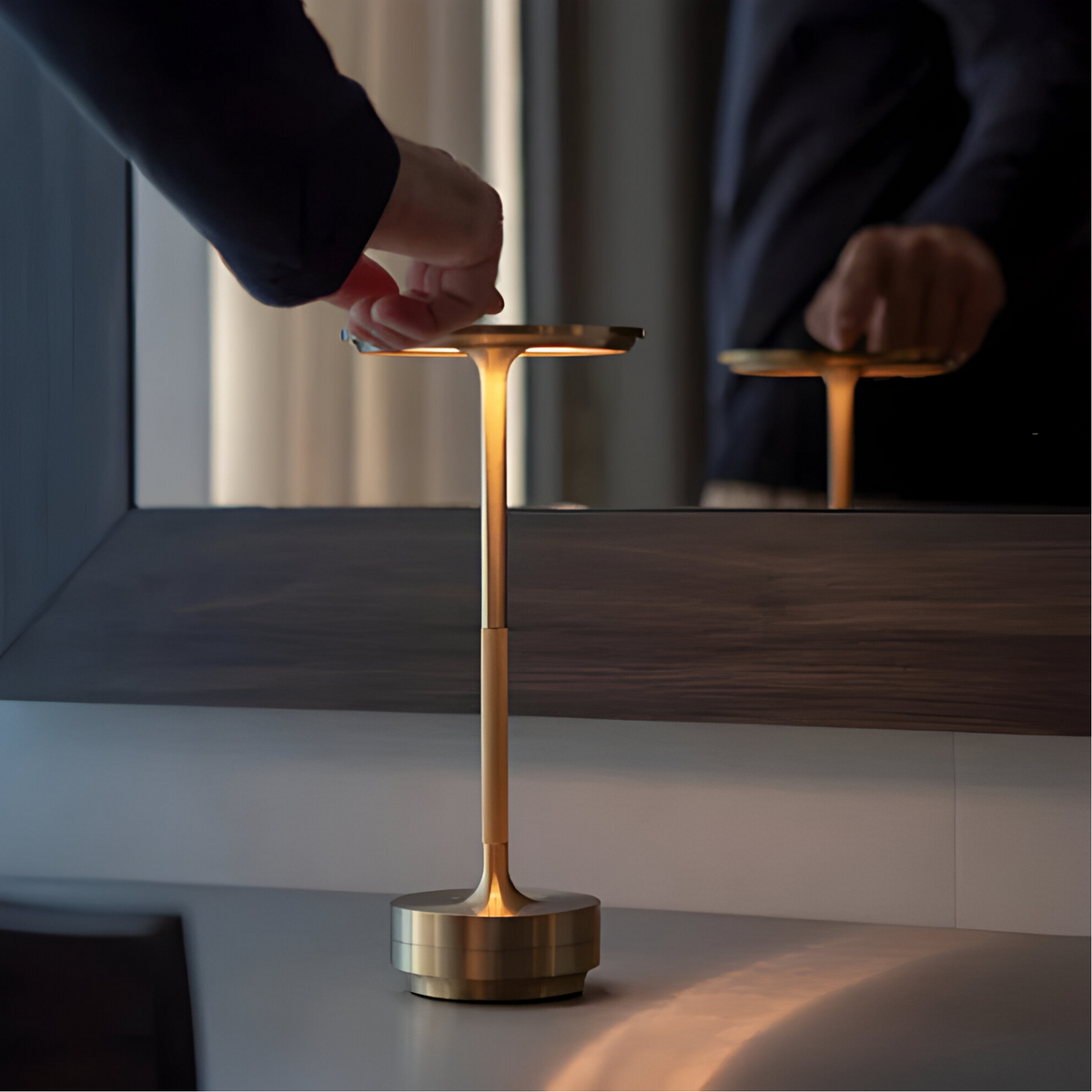 Wireless LED Table Lamp – product view