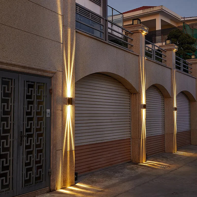 Slim LED Outdoor Facade Light – Large – three beams up and down