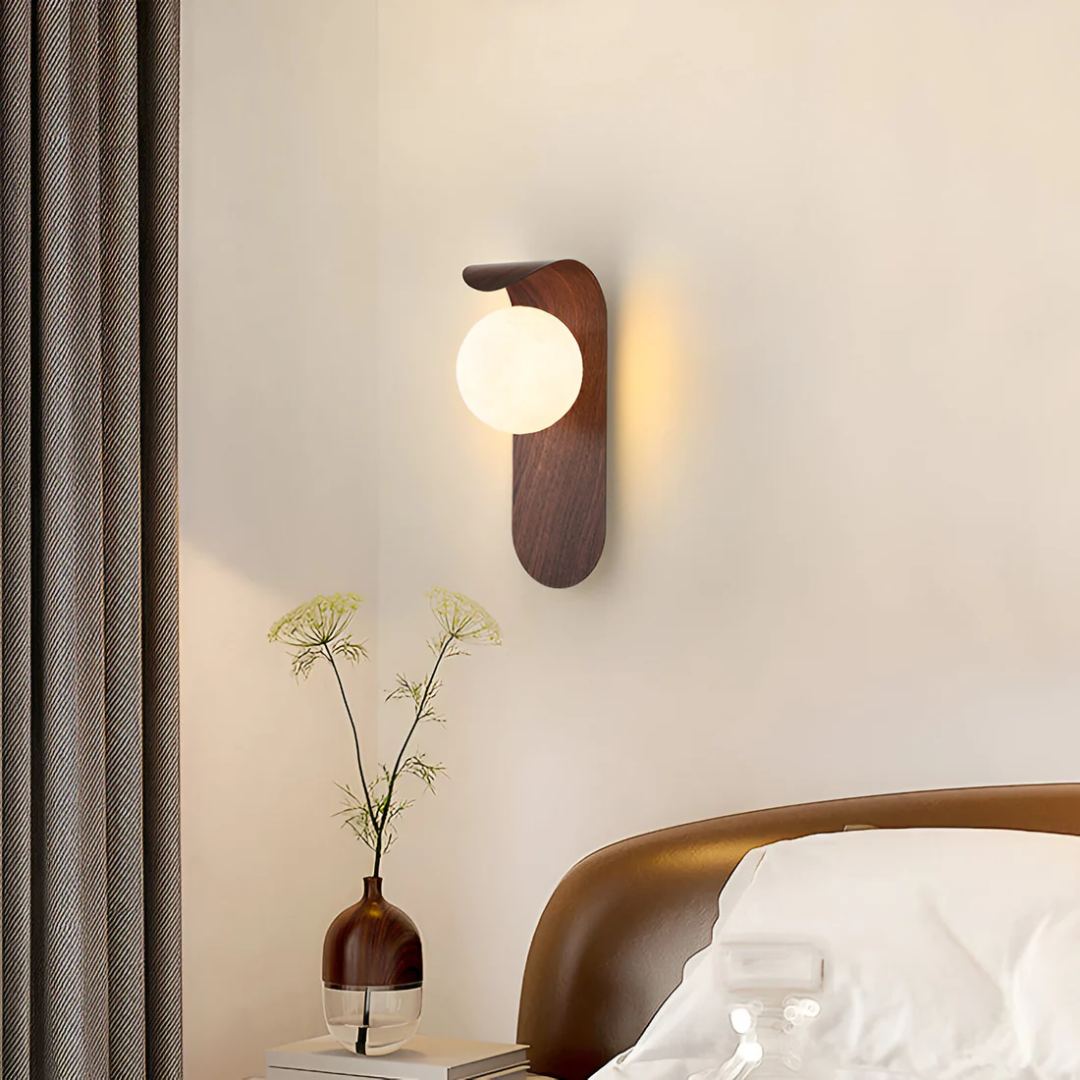 Sconce with a Vertical Curved Panel – product view