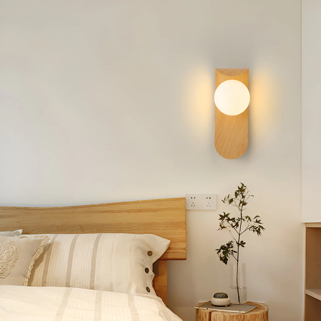 Sconce with a Vertical Curved Panel – product view