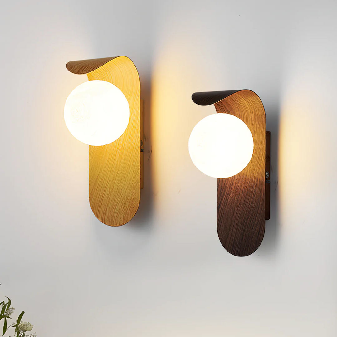 Sconce with a Vertical Curved Panel – product view