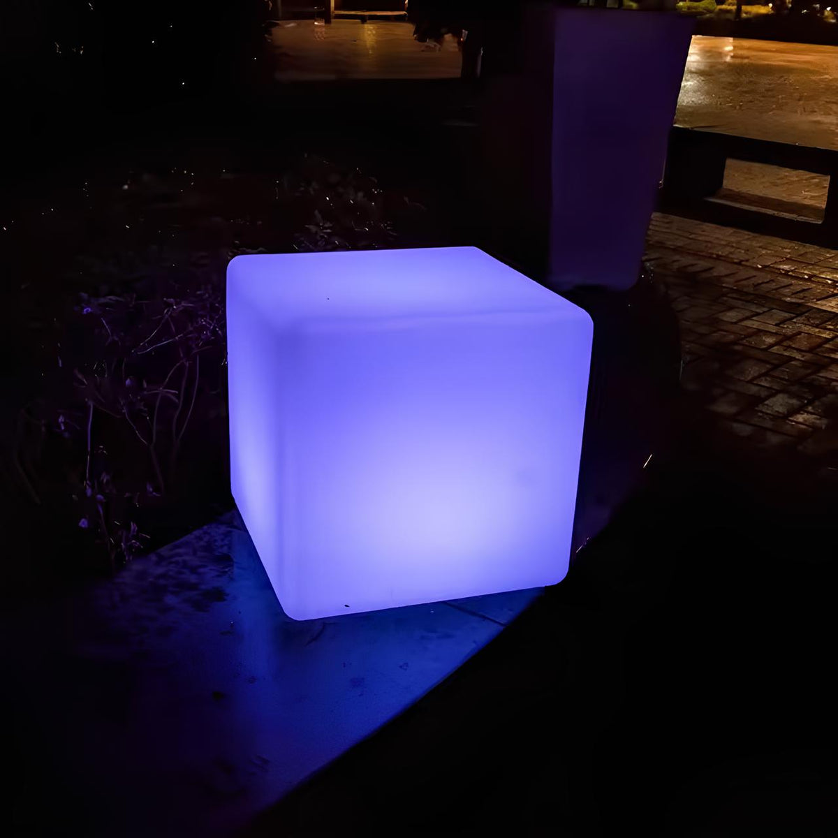 Outdoor Geometric Cube-Shaped Lamp – product view