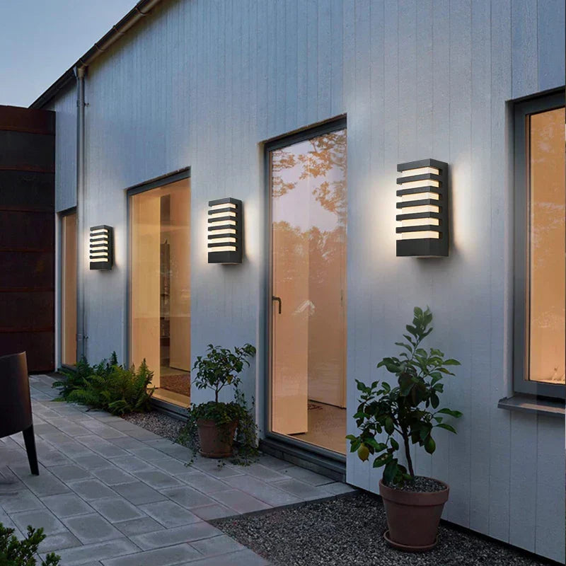 Outdoor Wall Lamp with Layered Front – product view