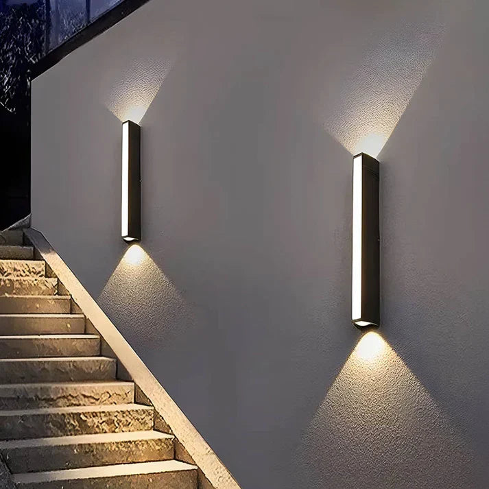 Two-Way Outdoor Wall Lamp – 22cm